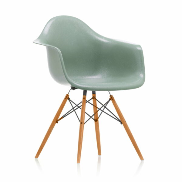 Vitra - Eames Fiberglass Armchair DAW